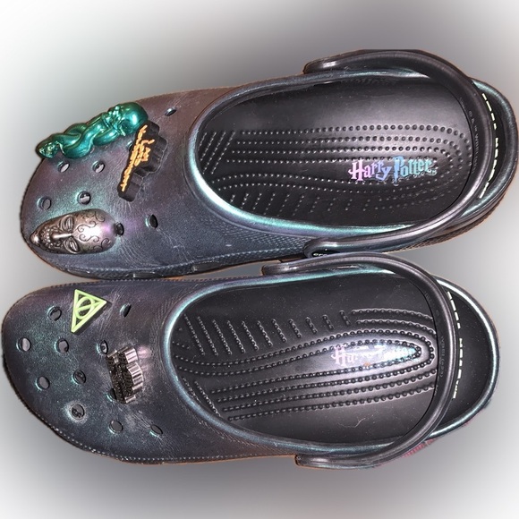 CROCS Harry Potter Men’s Iridescent The Dark Arts Lord Voldemort Foam Sandals 11